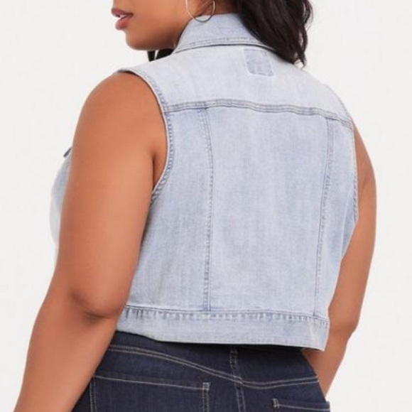 Torrid Light Wash Crop Denim Distressed Button Front Vest size 3X- 22/24 - Picture 3 of 12
